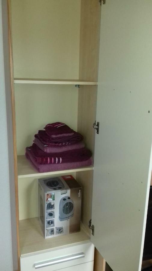 Biberach-Riss-Zimmer-Frei, Einzel-Zimmer Bad Kueche Birkenhard Rom bilde