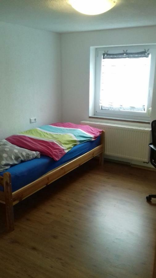 Biberach-Riss-Zimmer-Frei, Einzel-Zimmer Bad Kueche Birkenhard Rom bilde